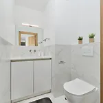 Walonska 16 Family By Renters Prestige Daire